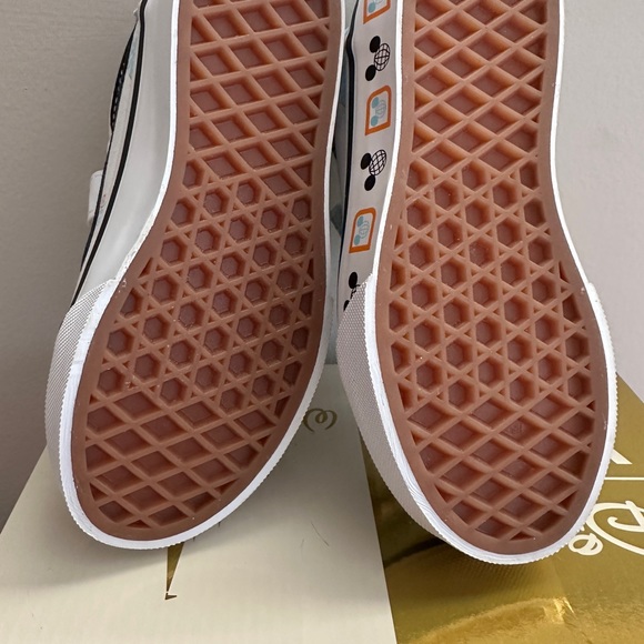 Disney Vans Kids Size 11 - Picture 2 of 5